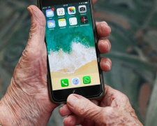 Як пенсіонери зможуть отримати свої смартфони: роз’яснення Мінцифри