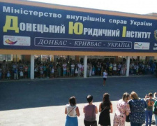 Курсанты вуза-переселенца в Кривом Роге спели гимн и подняли флаг Украины (ФОТО, ВИДЕО)