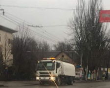 В Кривом Роге на дороги выехали спецмашины для очистки после зимы (ФОТОФАКТ)