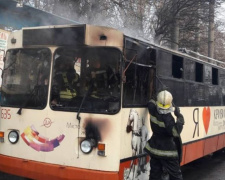 В Кривом Роге горел троллейбус (фото)