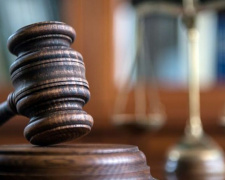 Восемь лет за решеткой: суд Кривого Рога осудил мужчину, убившего топором и гидравлическим шлангом собутыльника