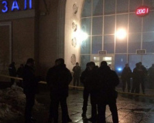 На одном из вокзалов Кривого Рога спасатели искали бомбу (ФОТО)