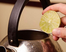 Як очистити чайник за допомогою одного лимона – поради
