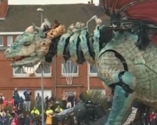 Во Франции создали 72-тонного дракона (ВИДЕО)