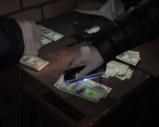 В Днепропетровске задержали взяточника с рекордной суммой 35 тысяч доллар