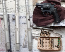 Криворізькі патрульні виявили у містянина предмети, схожі на зброю та набої