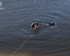 Зник під водою під час купання: у Криворізькому районі рятувальники дістали тіло чоловіка з водойми