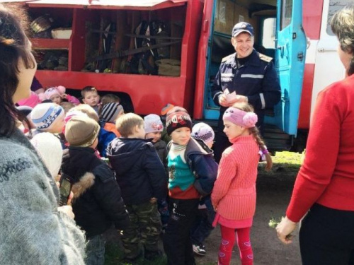 В Криворожском районе спасатели поговорили с детьми
