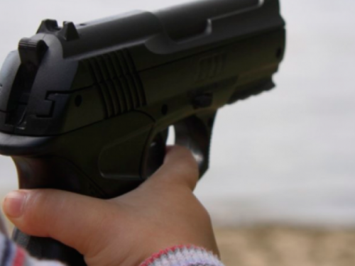 На Днепропетровщине ребенок нашел оружие и прострелил себе руку