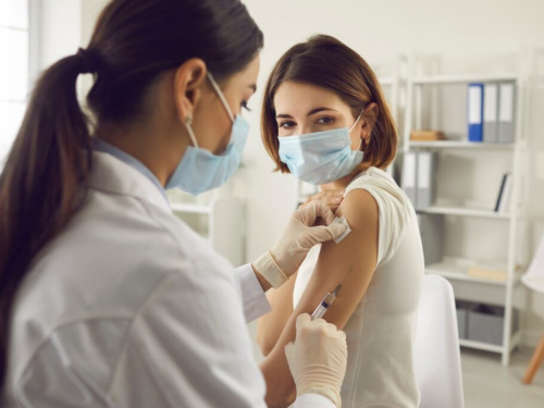 Дніпропетровщина отримала 10 000 доз вакцини Janssen від коронавірусу