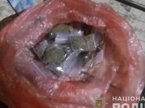 Возле школы с пакетом наркотиков: криворожские правоохранители задержали местного жителя
