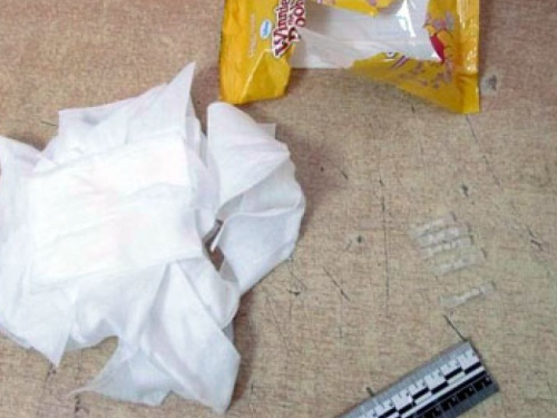 Наркодиллеры из Кривого Рога пересылали амфетамин в упаковках от детских салфеток (ФОТО)