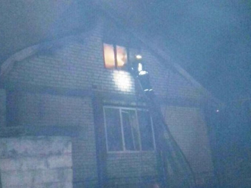 В Кривом Роге спасатели вынесли 90-летнюю женщину из горящего дома (фото)