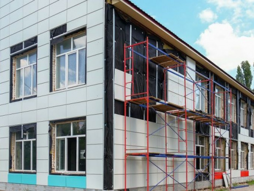 Яркая и современная: в Широковском районе продолжается реконструкция школы (фото)