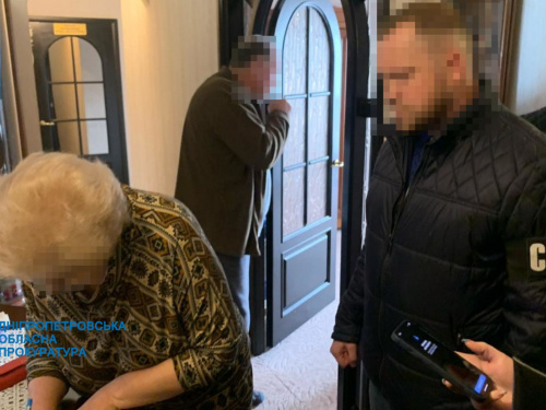 На Дніпропетровщині викрили держслужбовців, які брали гроші від батьків за безкоштовний відпочинок