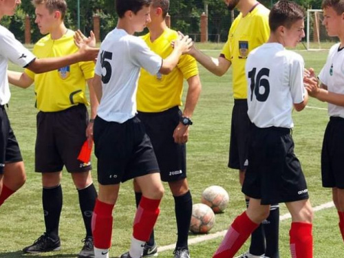В День защиты детей криворожская футбольная команда сразилась с одесситами (фото)