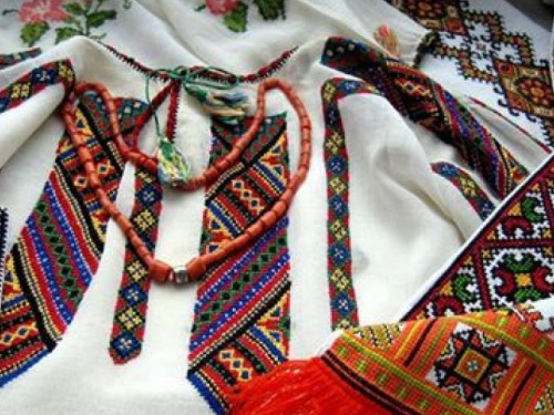 В Кривом Роге заработали мастерские по травоплетению и украинской вышивке