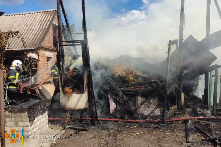 У Лозуватці вогонь знищив чотири тонни сіна, яке заготовили цього року