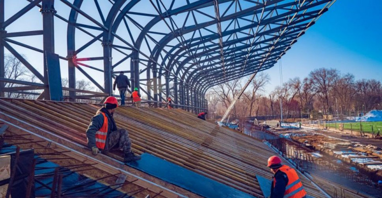 Нардеп VIII созыва Усов из Кривого Рога продолжает строить городской стадион (фото)