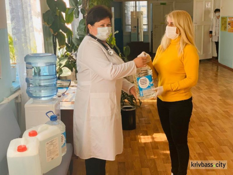 Компания Метинвест передала медикам районных ФАПов более 500 литров антисептика