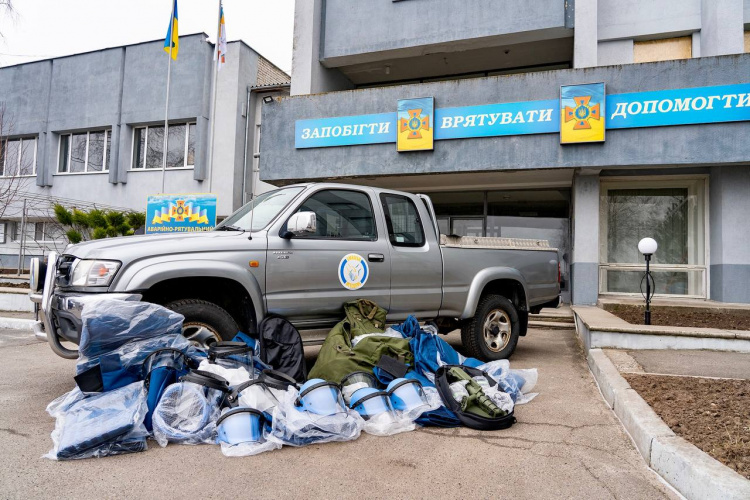 Рятувальники Дніпропетровщини отримали автівку від шведських волонтерів