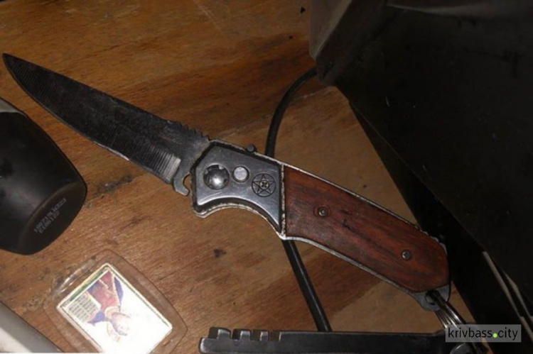 Угрожая ножом, криворожанин украл пенку для бритья
