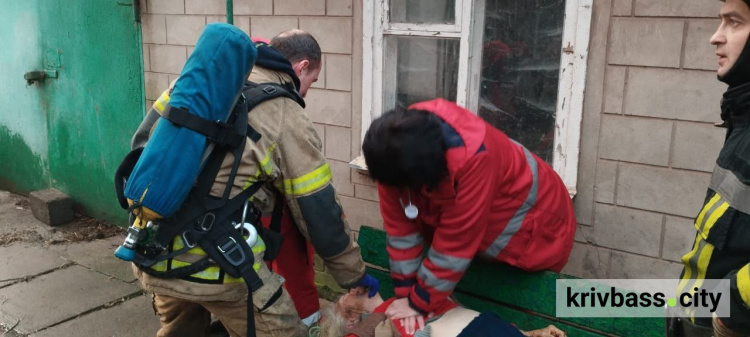 Врятувати не вдалося: у Кривому Розі на пожежі приватного будинку загинула старенька містянка