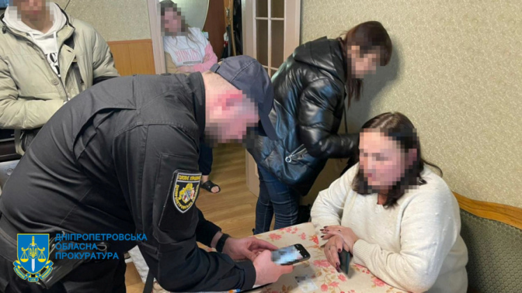 Вимагали гроші у поранених військовослужбовців: на Дніпропетровщині викрили медиків корупціонерів