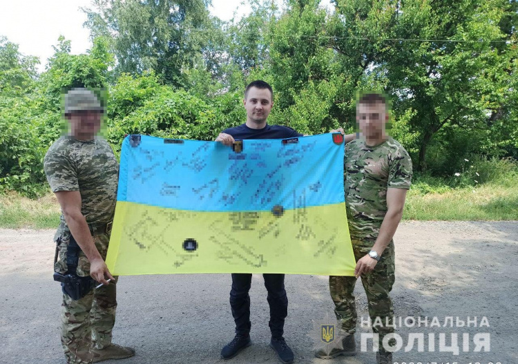 Поліцейські Дніпропетровщини передали на фронт черговий вантаж для захисників