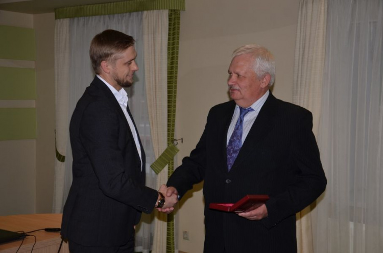 Шахтеры и педагоги Кривого Рога получили государственные награды (фото)