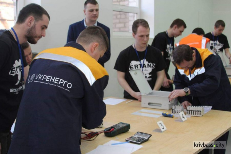В Кривом Роге элетромонтажники со всей Украины соревновались за 20 тысяч гривен (фото)