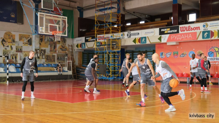 Баскетболісти “Кривбасу” готуються до першого домашнього поєдинку у Суперлізі