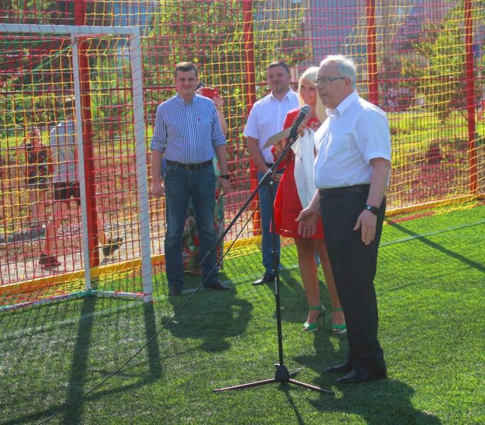 В Кривом Роге появилось новое поле для мини-футбола (фото)