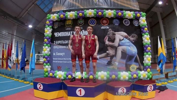 Криворожане привезли 2 золота и серебро с Чемпионата Украины по вольной борьбе (фото)