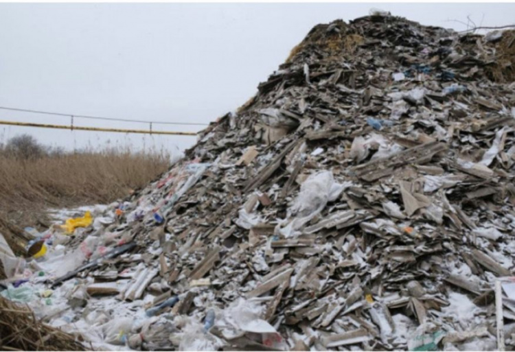 В заповедной зоне Кривого Рога устроили свалку бытовых и строительных отходов (фотофакт)