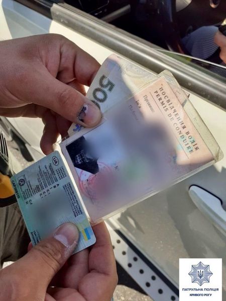 В Саксаганском районе водитель иномарки предлагал патрульным 500 гривен