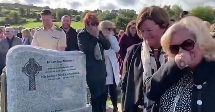 Ирландец устроил розыгрыш на собственных похоронах — чтобы родственникам не было так грустно (ВИДЕО)