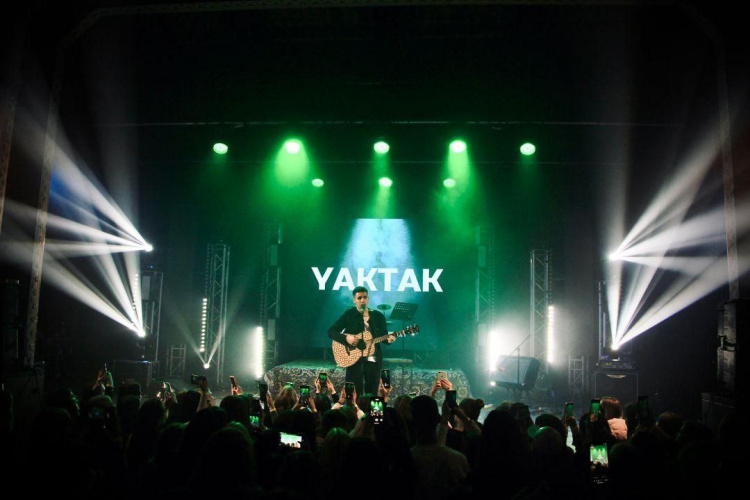 Перший сольний концерт у Кривому Розі: містяни «запалили» під улюблені пісні YAKTAK