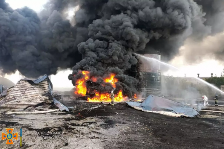 Знищення нафтобаз не призведе до дефіциту палива у Кривому Розі - військова адміністрація
