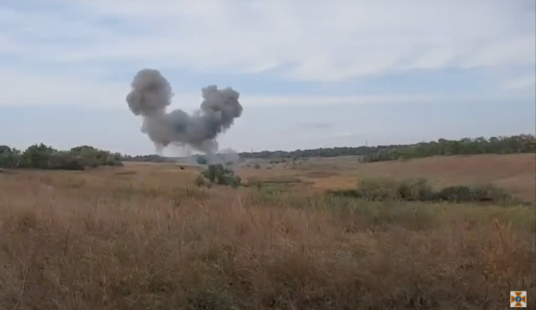 Минулої доби рятувальники Дніпропетровщини знищили бойову частину ракети Х-101