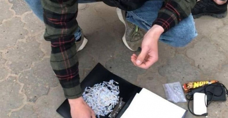 У мешканця Кривого Рогу поліція вилучила більше 200 трубочок із метамфетаміном