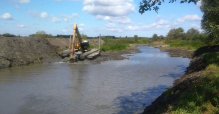 Под Кривым Рогом продолжают реализовывать экопроект по очистке реки Ингулец