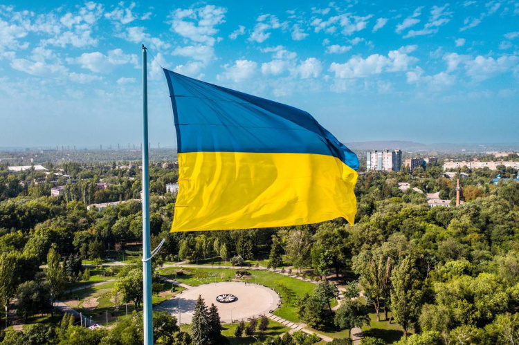 У Кривому Розі на честь свята урочисто підняли прапор України