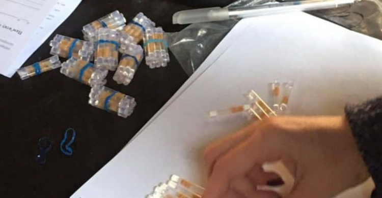 В Кривом Роге женщина попалась со 100 трубочками амфетамина