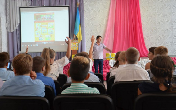 Светлая наука: на Днепропетровщине компания проводит уроки электробезопасности для школьников (фото)