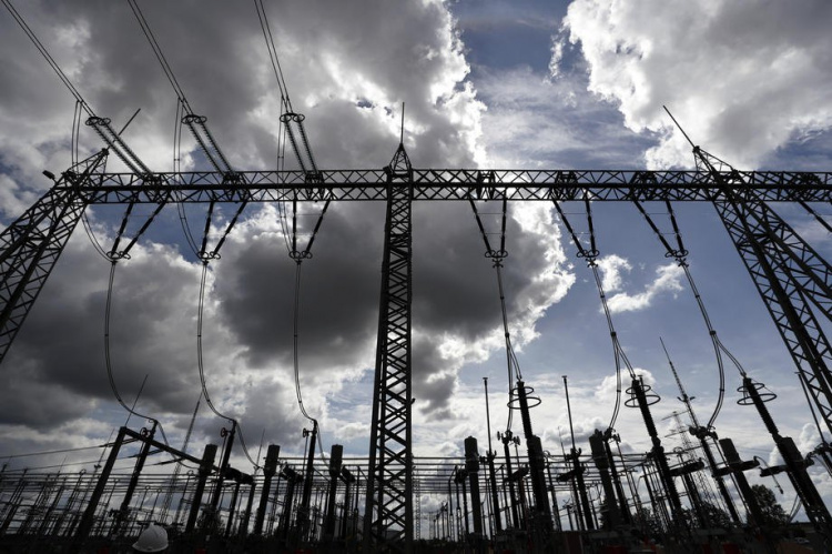 Україна зупинила імпорт електроенергії: подробиці від «Укренерго»