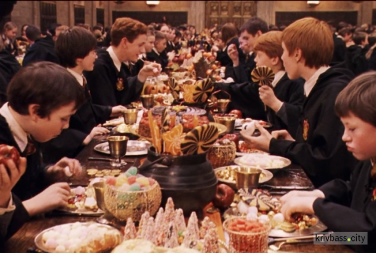 Кадр із фільму "Гаррі Поттер" із штучною їжею. Фото із мережі Інтернет