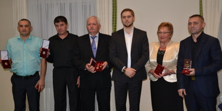 Шахтеры и педагоги Кривого Рога получили государственные награды (фото)