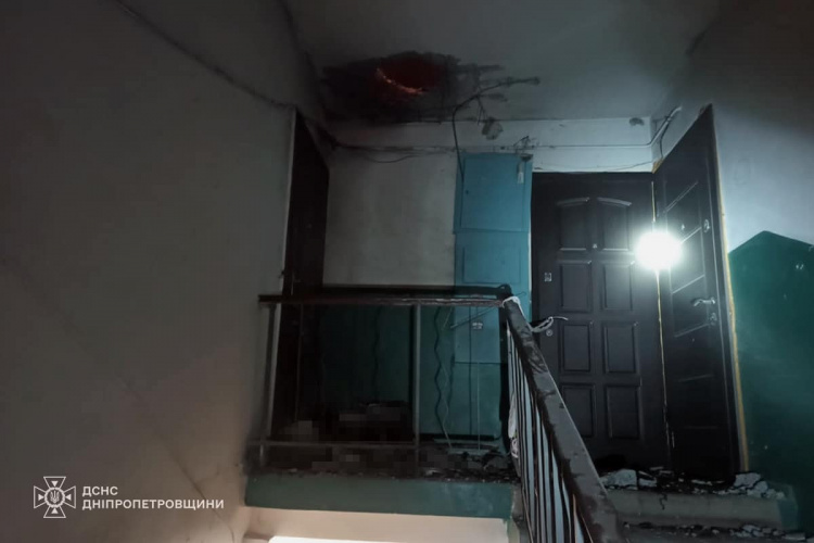 У Кривому Розі «Шахед» впав на дах житлового будинку: подробиці рятувальної операції (ФОТО)