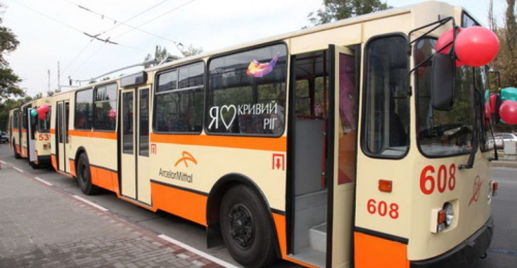 Криворожане требуют закупить тридцать новых троллейбусов из-за плачевной ситуации в городе